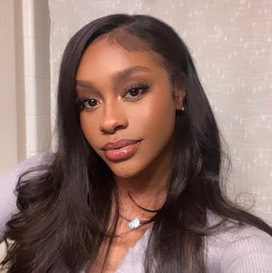 Meet your Posher, Mia